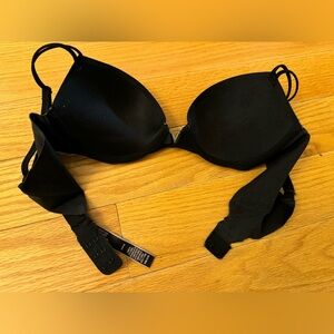 Black Victoria’s Secret push up bra lightly used- 32B